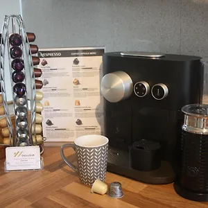  Holiday home Berwicks House - Nec & Airport - Stylish 3-bed House With Garden